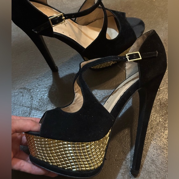 Liliana Black Heels with Gold Platform - Picture 1 of 9